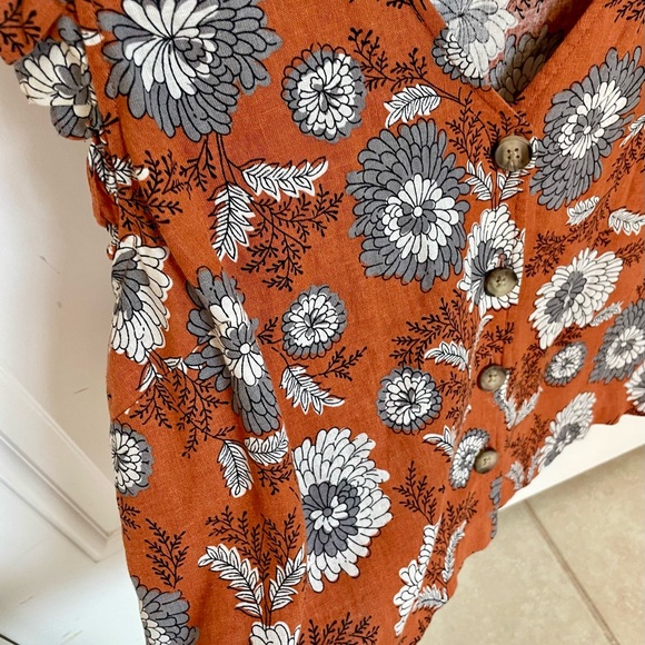 Madewell Ruffle Button-Front Tank in Gathered
Blooms Linen-Blend - Picture 5 of 7